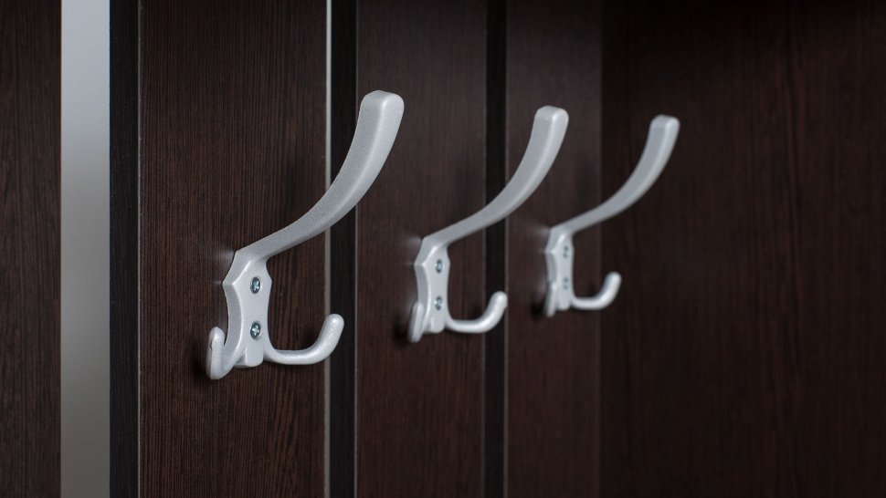 Современная прихожая для узкого коридора Ксения